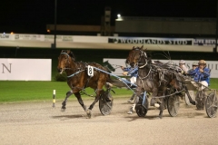 18AU8984